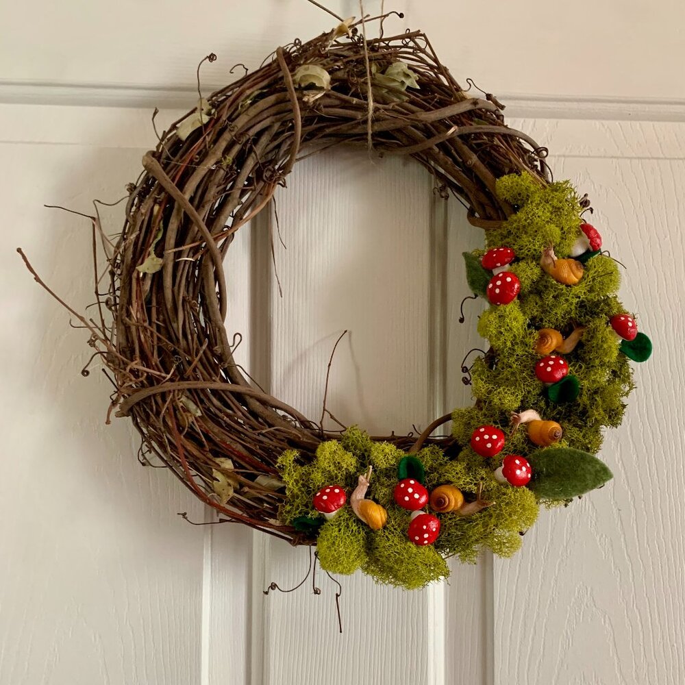 Helicidae Grapevine Wreath Garden Snail, Moss & Mushrooms Felt Leaves Door Decor